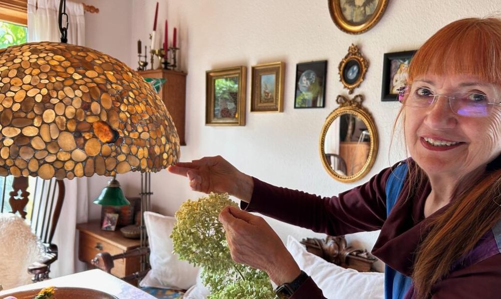 Kunstfertig und kreativ sind die Lampenschirme aus Steinen von Barbara Beckedorf-Hille. Fotos: Brinkmann-Thies